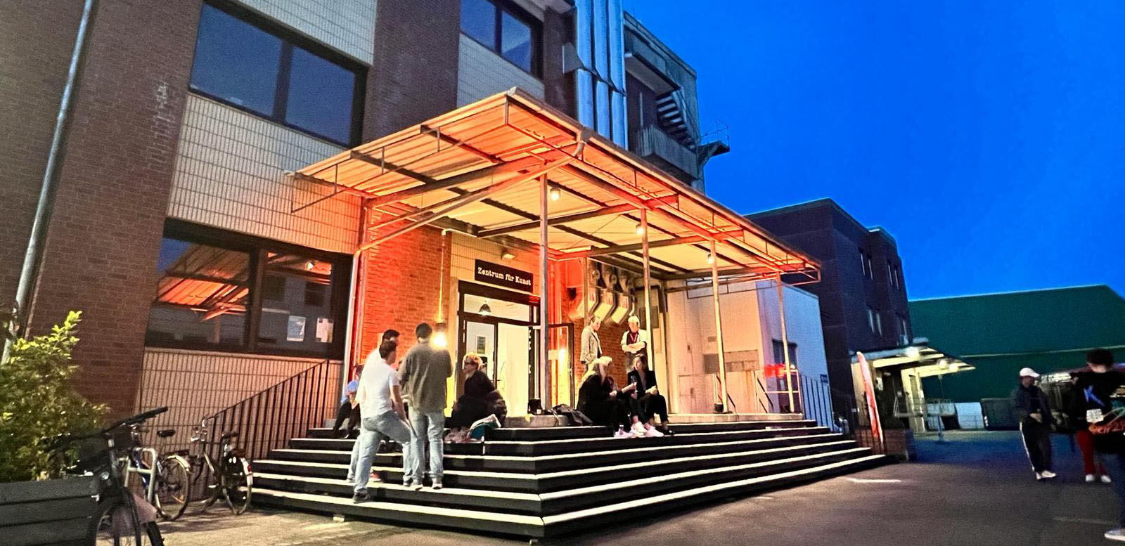 Abendstimmung Zentrum Kunst Personen