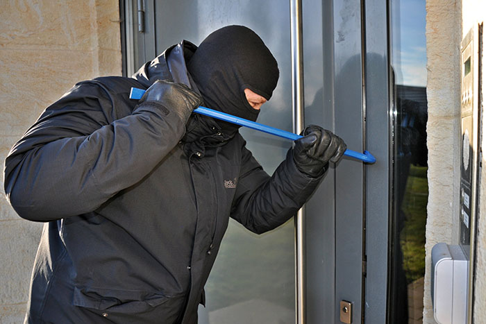 thief 1562699 640