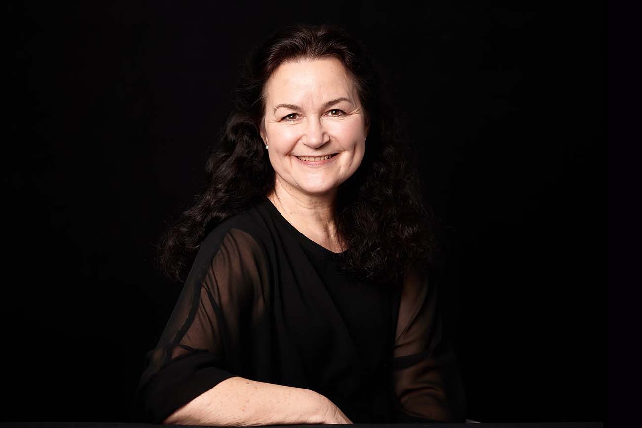 Anette-Behr-Koenig-Sesseler-3x2-1300px