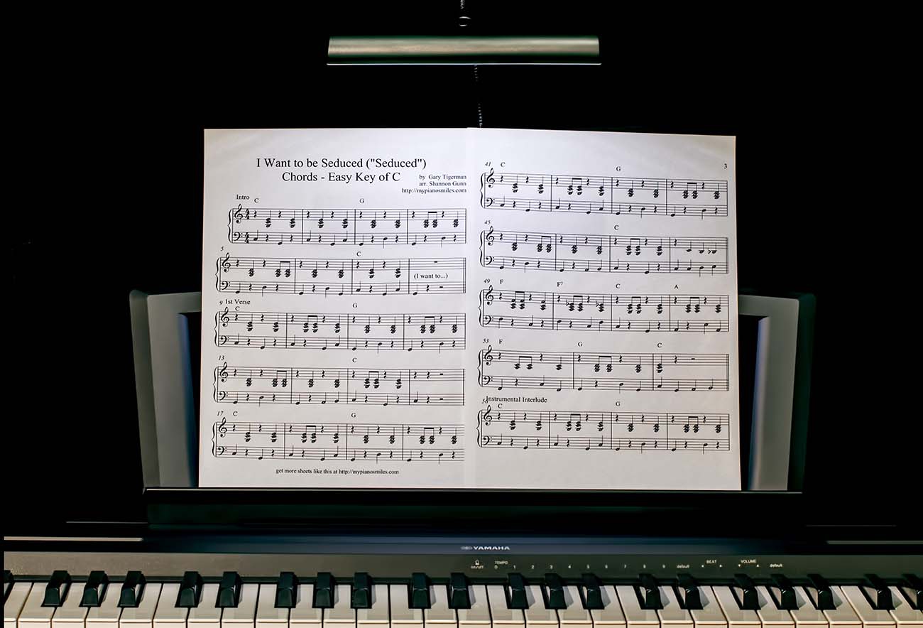 piano-lesson-422832-1300px