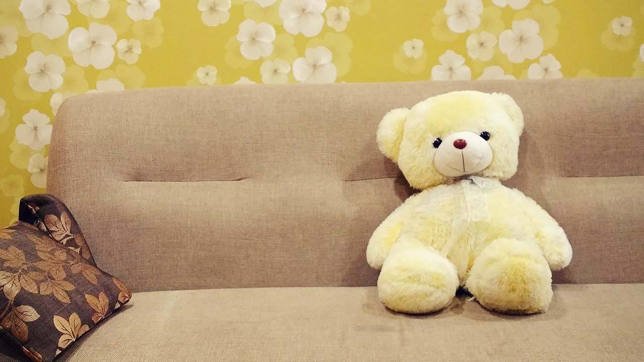 sofa-teddy-bear-1853609-1920